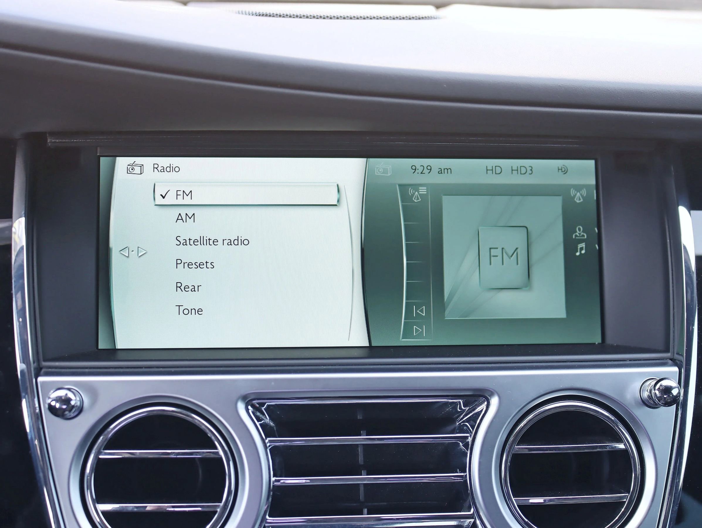 Used 2015 Rolls-Royce Ghost image 28