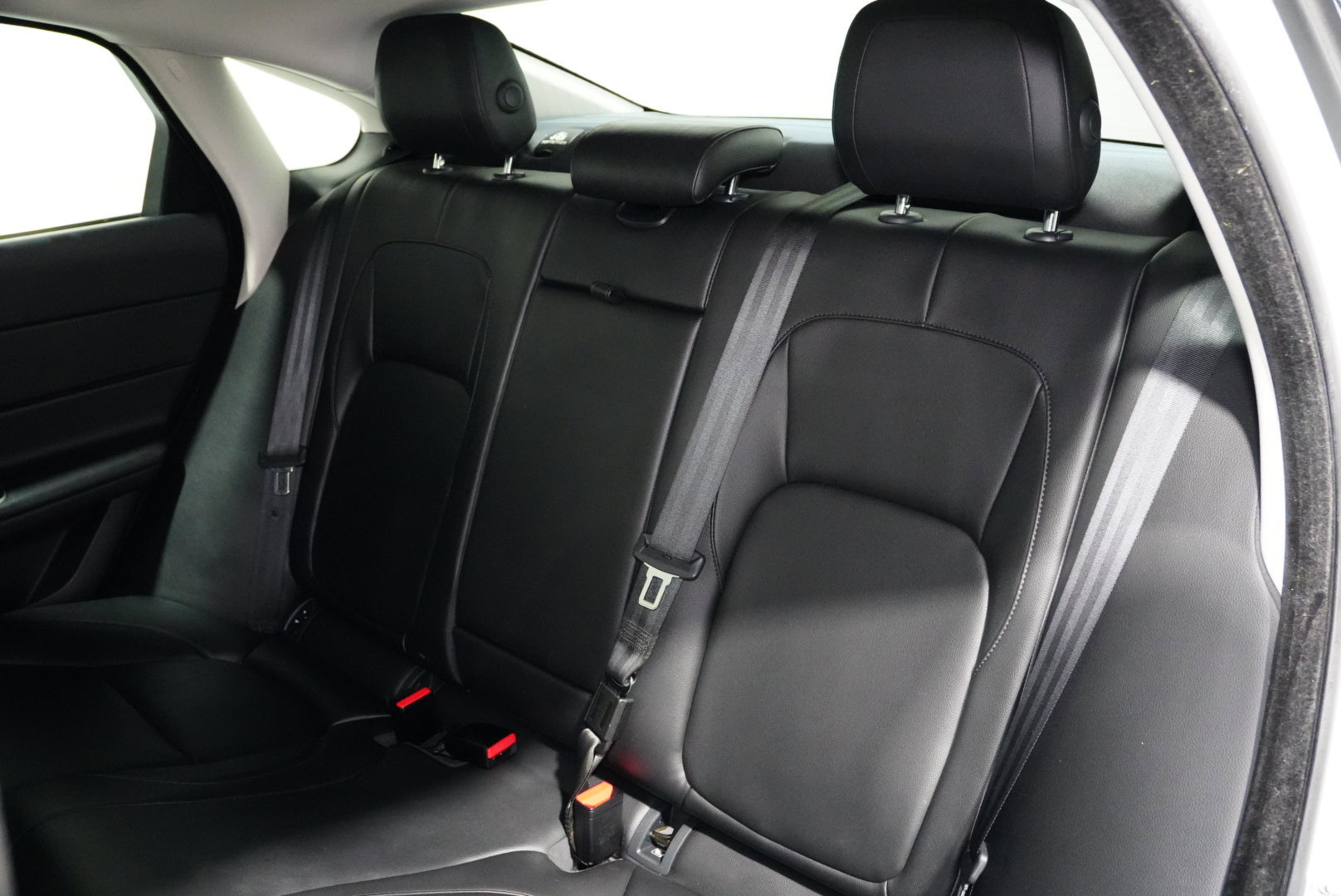 Used 2016 Jaguar XF Premium image 17