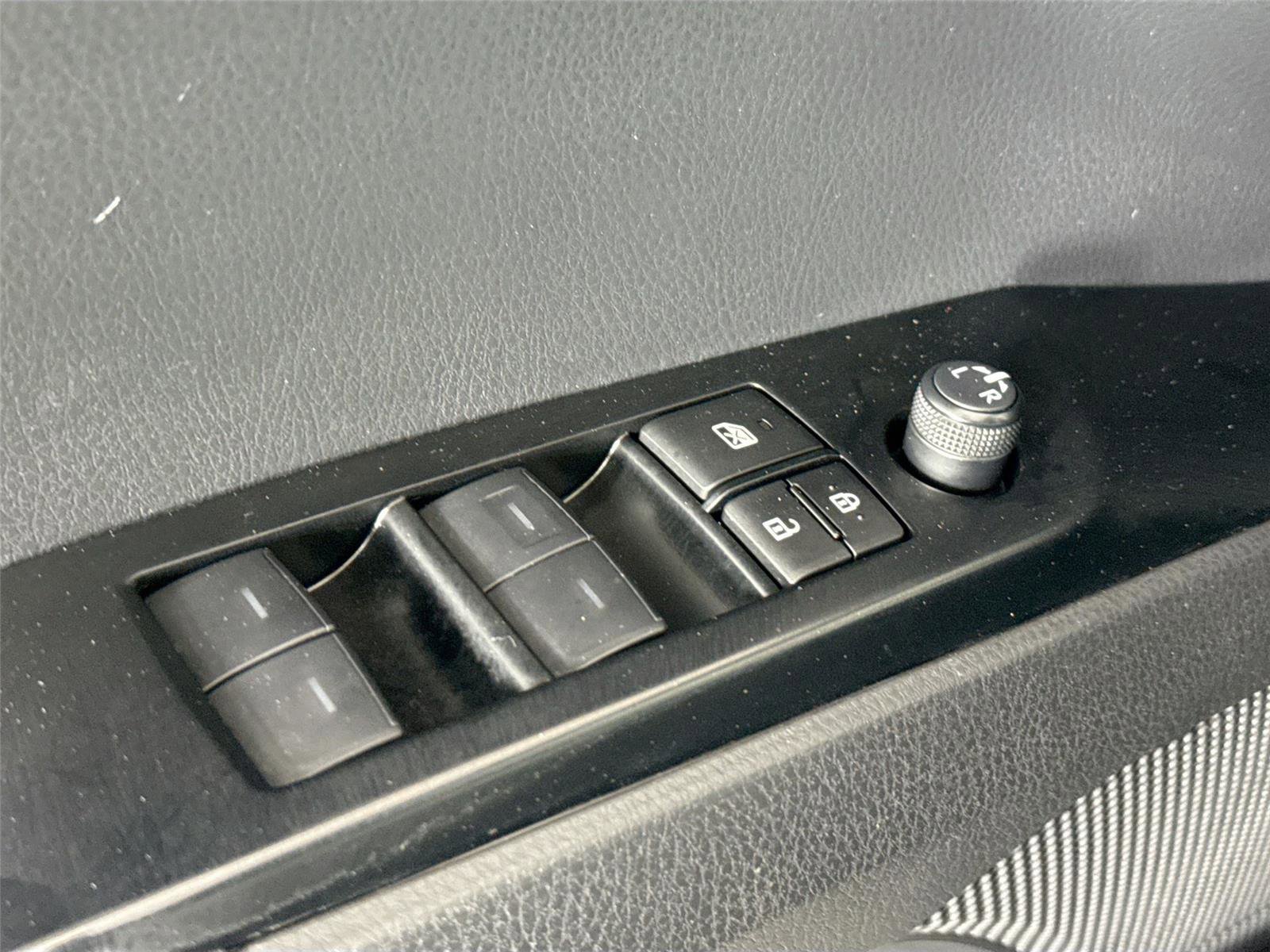 Used 2025 Toyota Camry LE w/ Convenience Package image 27