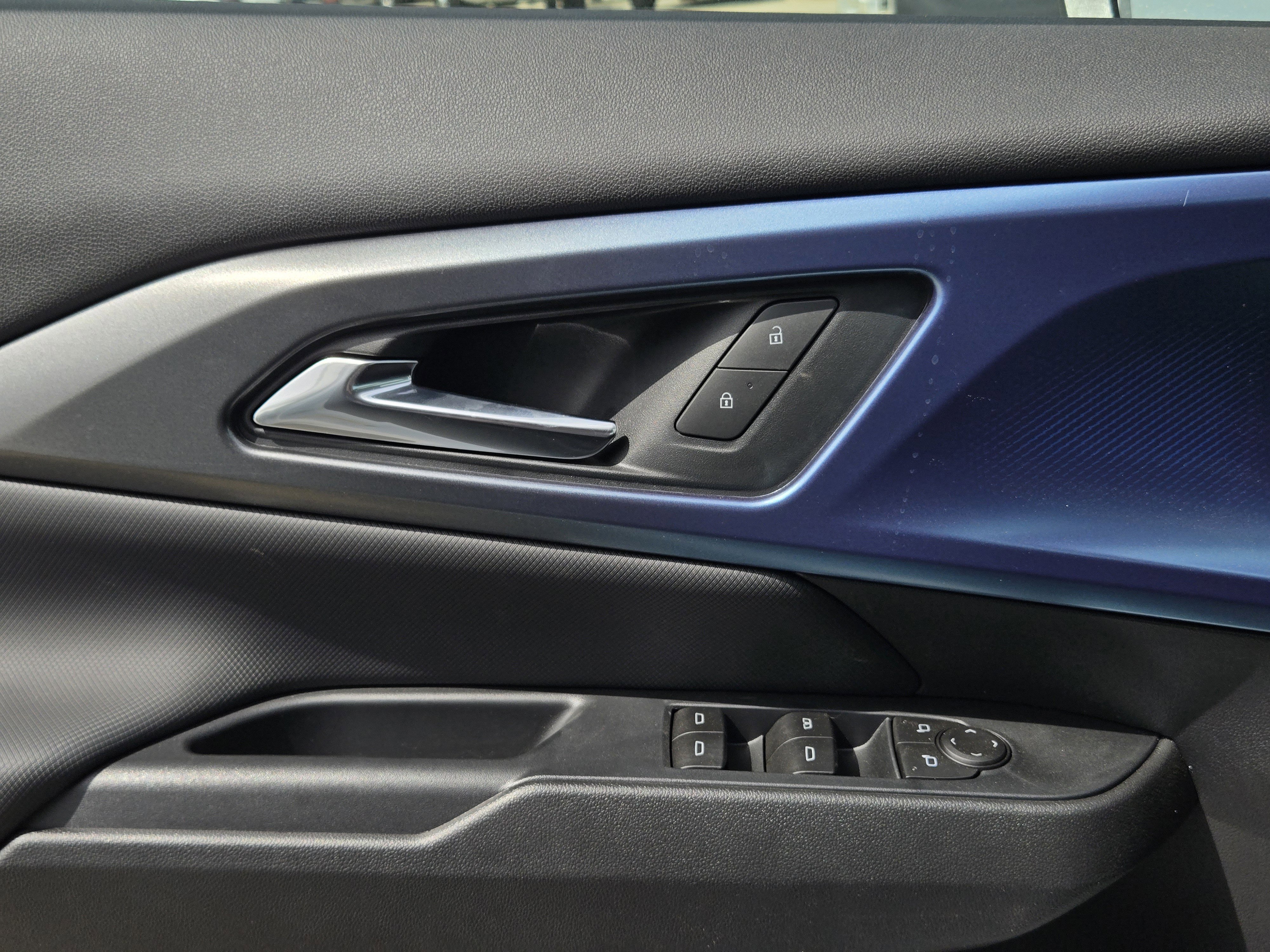 New 2026 Chevrolet Equinox EV LT image 16