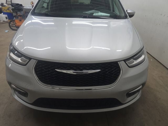 Used 2023 Chrysler Pacifica Touring-L FWD image 20
