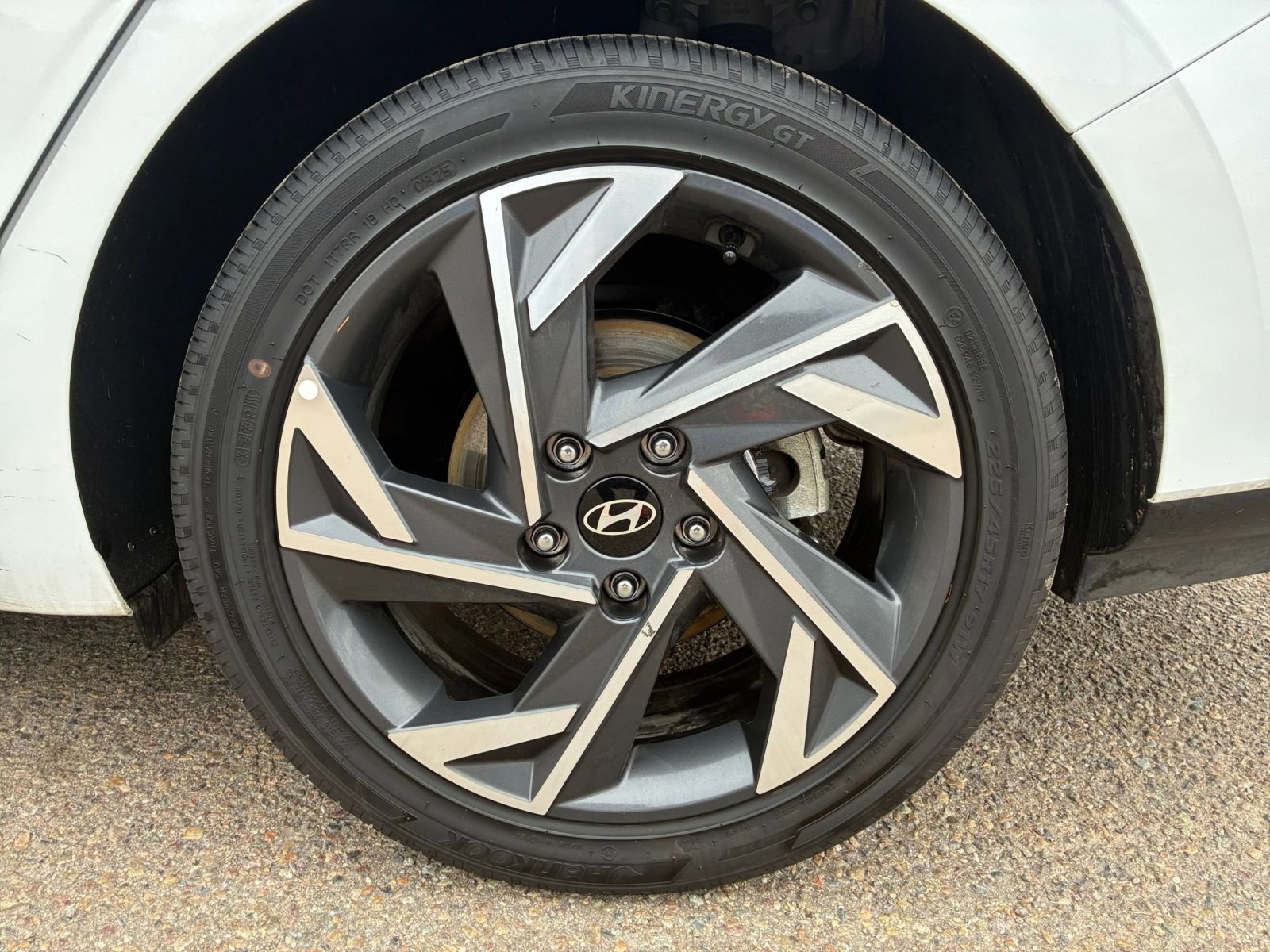 Used 2025 Hyundai Elantra Limited image 32