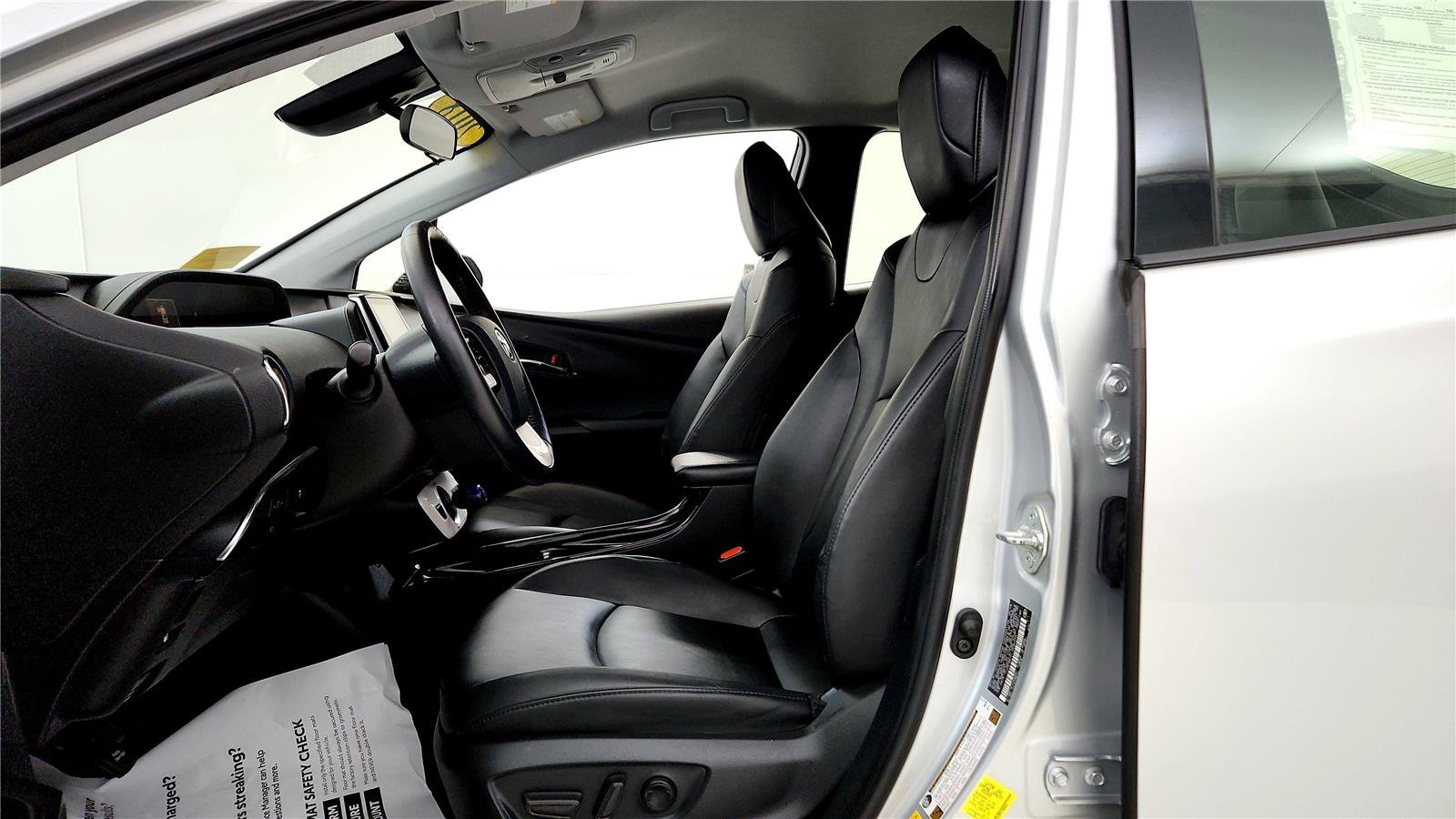 Used 2018 Toyota Prius Prime Premium image 25