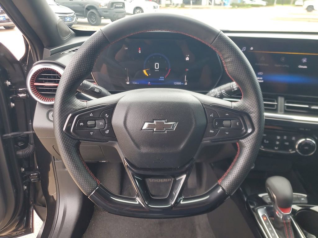 Used 2025 Chevrolet Trax RS w/ Sunroof Package image 19