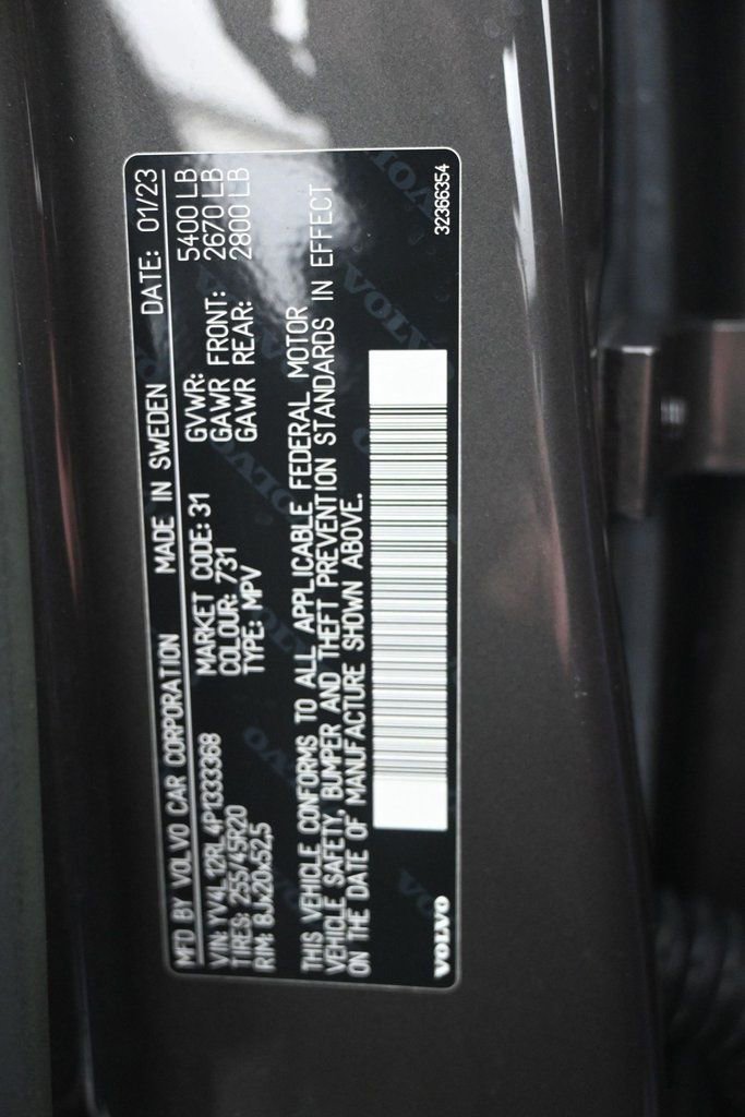 Used 2023 Volvo XC60 B5 Plus image 9