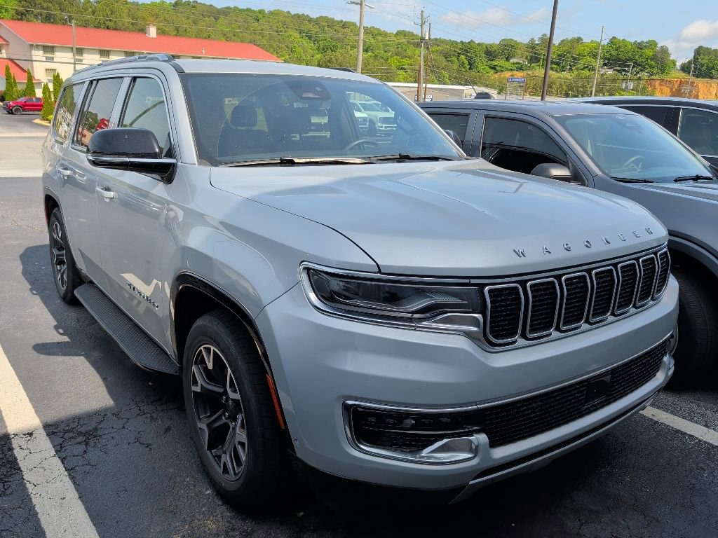Used 2024 Jeep Wagoneer Series III AWD/4WD image 3