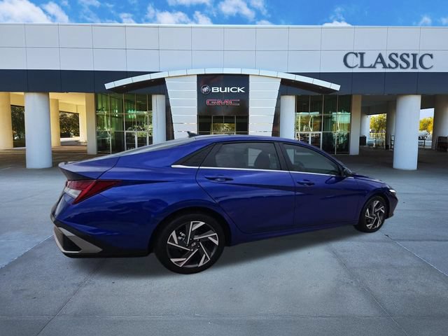 Used 2025 Hyundai Elantra Limited FWD image 8