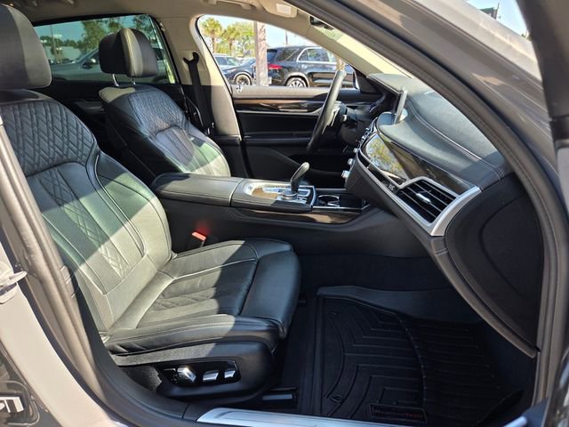 Used 2022 BMW 740i xDrive w/ Premium Package image 24