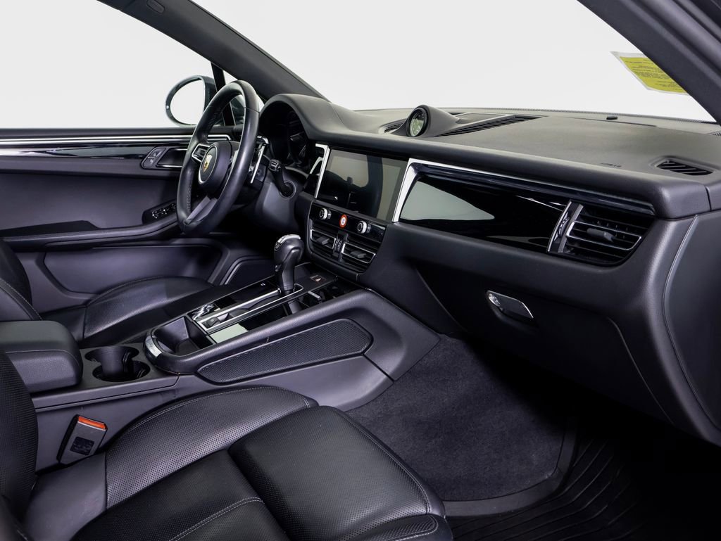 Certified 2023 Porsche Macan AWD/4WD image 10