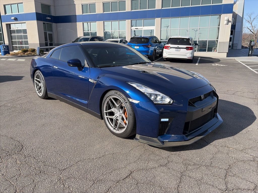 Used 2014 Nissan GT-R Premium image 3