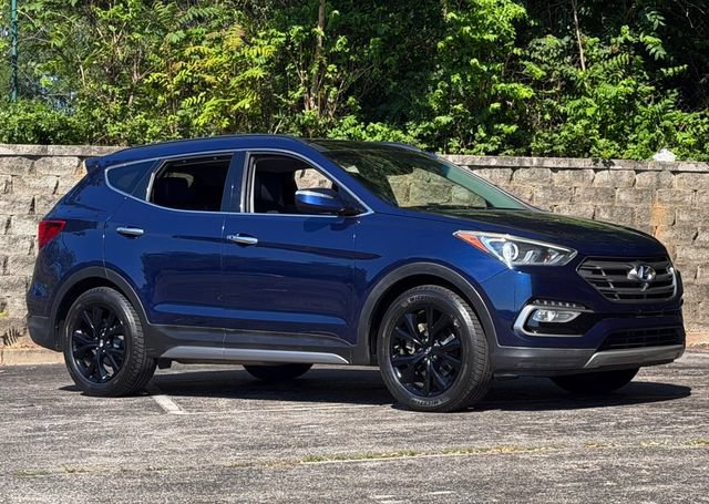Used 2023 Hyundai Santa Fe SEL w/ Premium Package FWD image 2