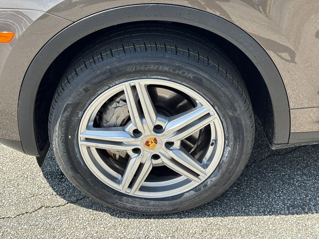 Used 2016 Porsche Cayenne S AWD/4WD image 12