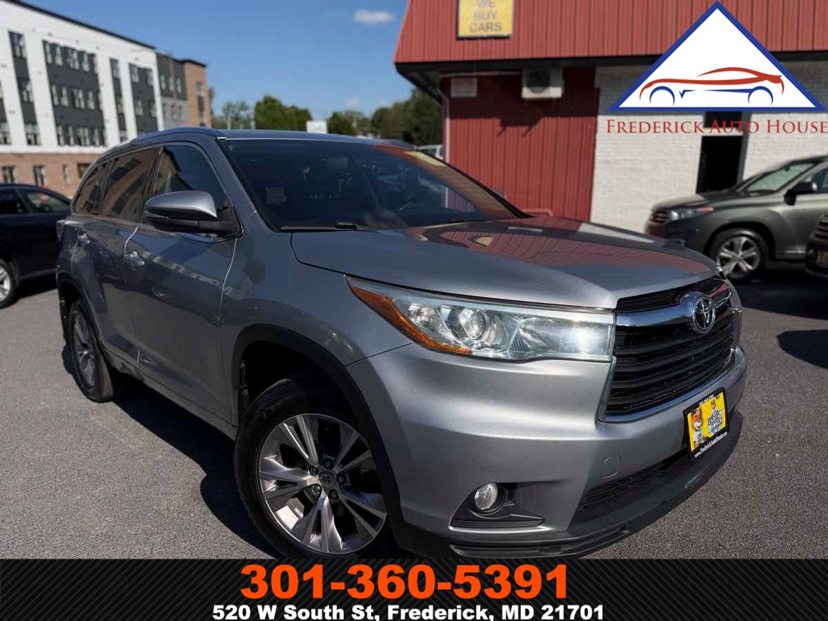 Used 2015 Toyota Highlander XLE AWD/4WD image 1