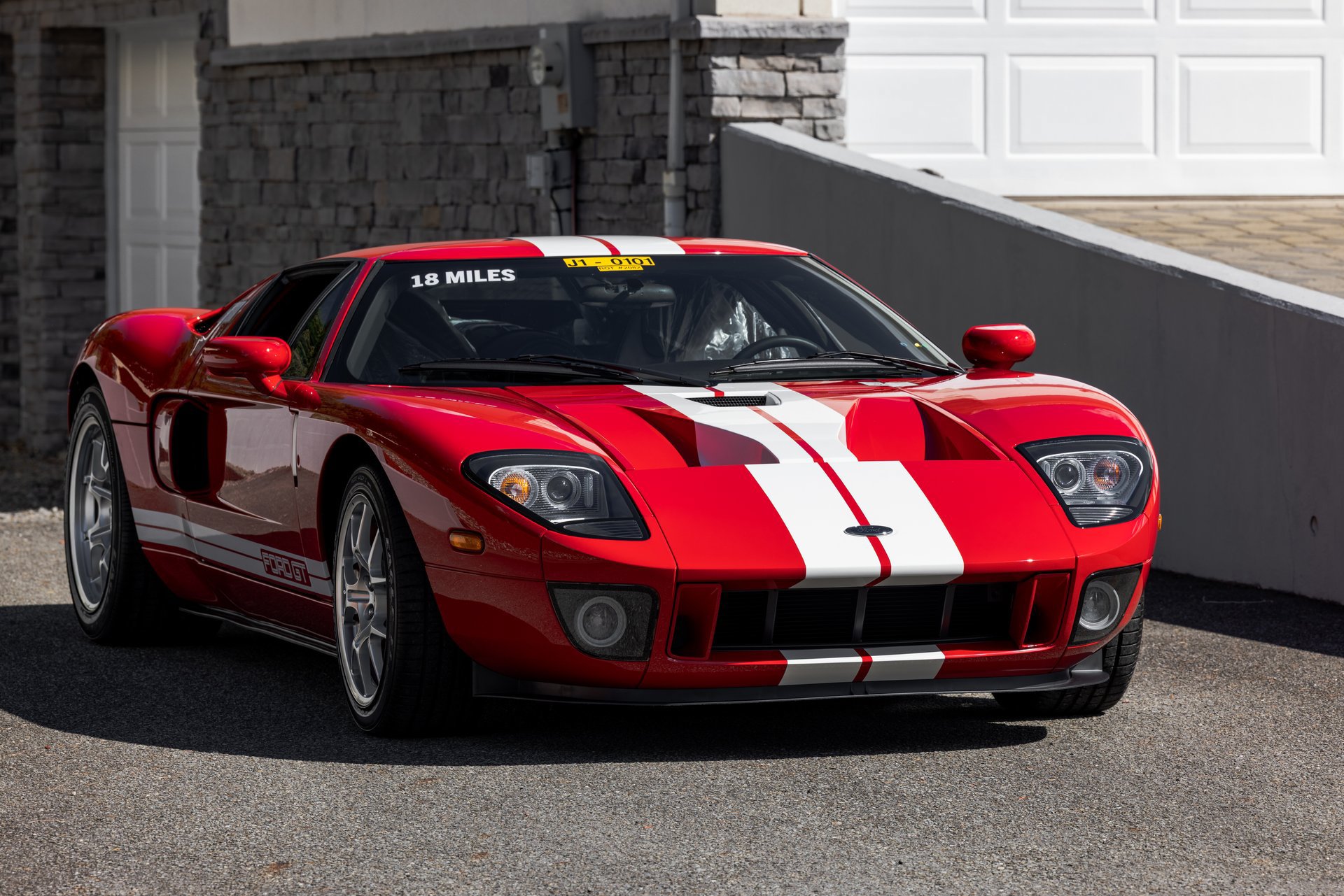 Used 2006 Ford GT RWD image 10