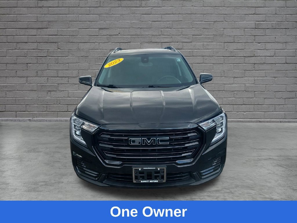 Used 2023 GMC Terrain SLE w/ Driver Convenience Package AWD/4WD image 2