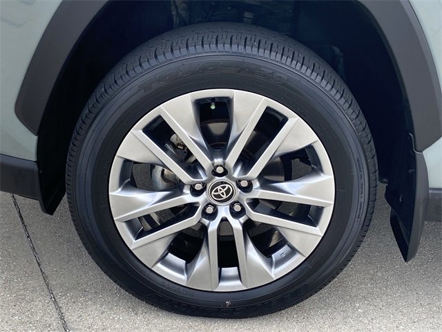 Used 2022 Toyota RAV4 XLE Premium image 24