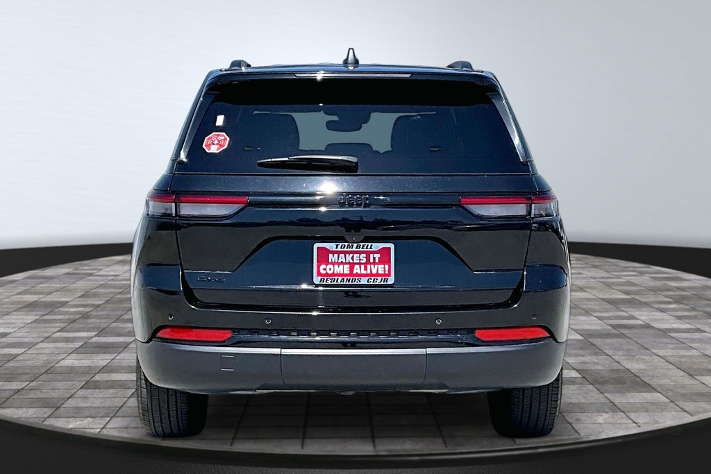 Used 2024 Jeep Grand Cherokee Altitude AWD/4WD image 23
