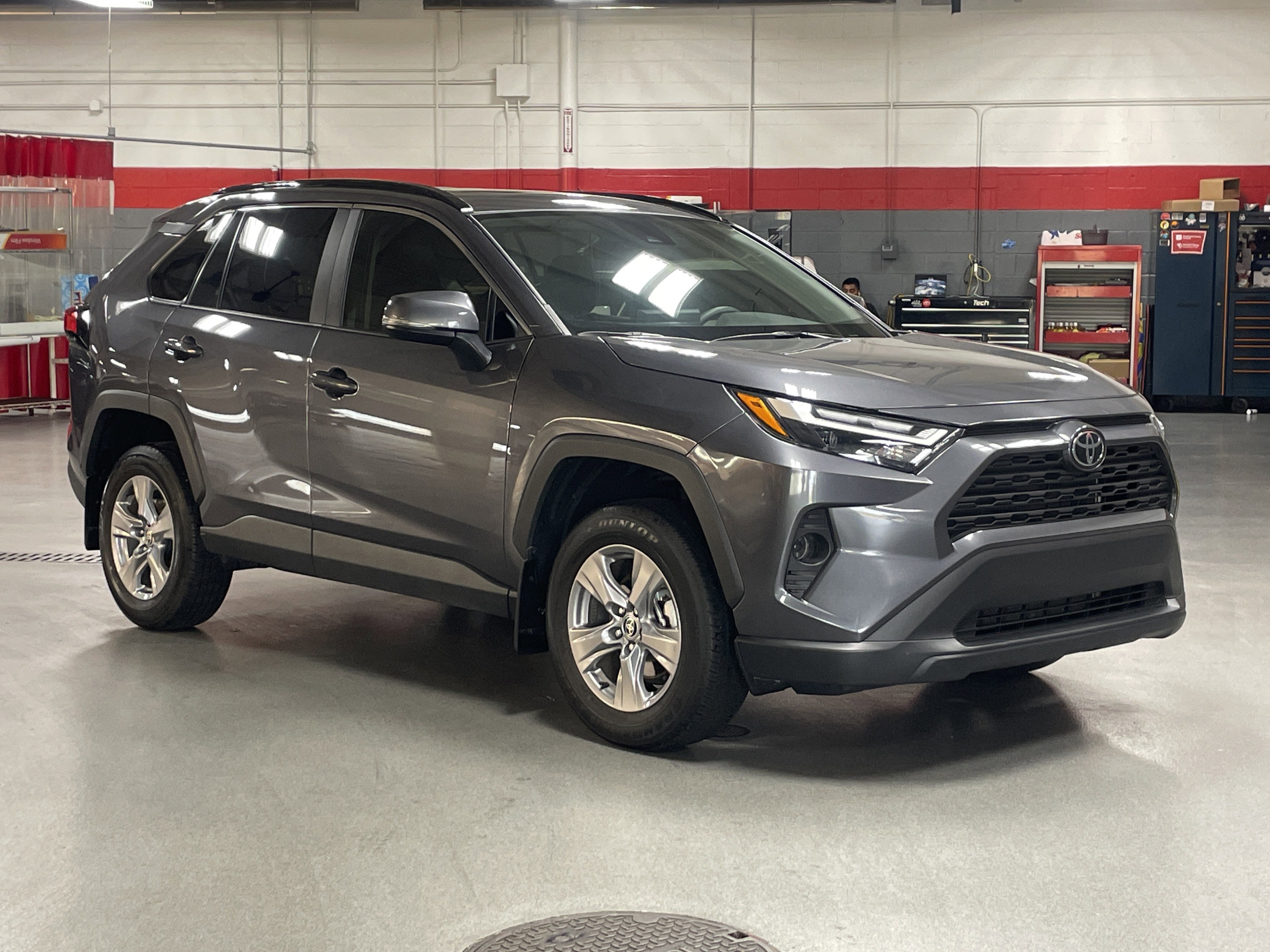 Used 2025 Toyota RAV4 XLE video 2
