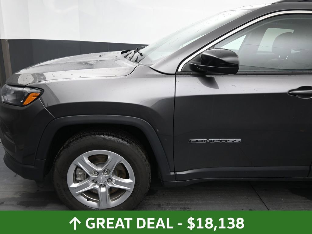 Used 2024 Jeep Compass Latitude image 21