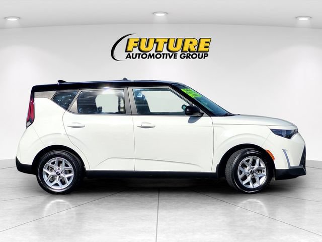 Used 2023 Kia Soul S FWD image 3