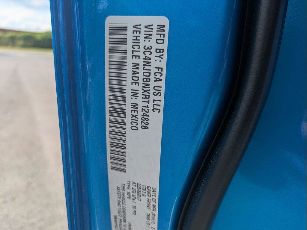 Used 2024 Jeep Compass Latitude image 35