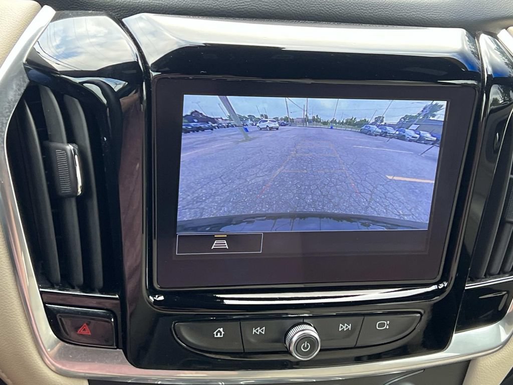 Used 2022 Chevrolet Traverse LT FWD image 19
