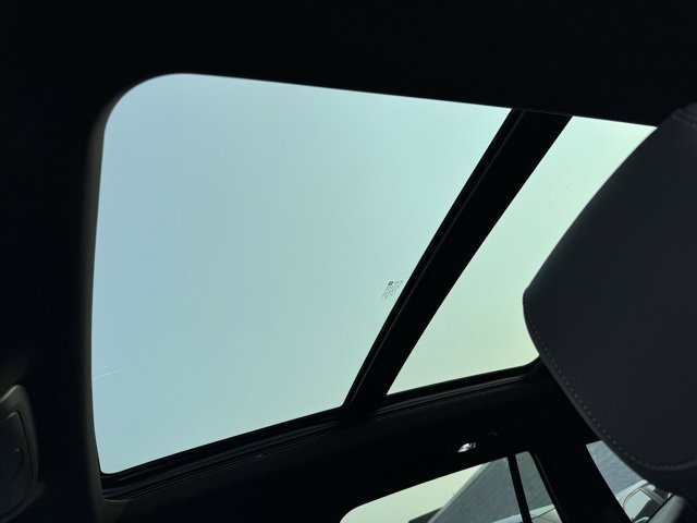 New 2025 Cadillac XT6 Luxury image 6