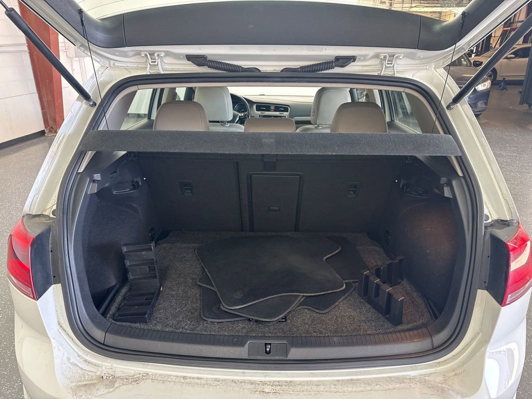 Used 2015 Volkswagen Golf S image 18