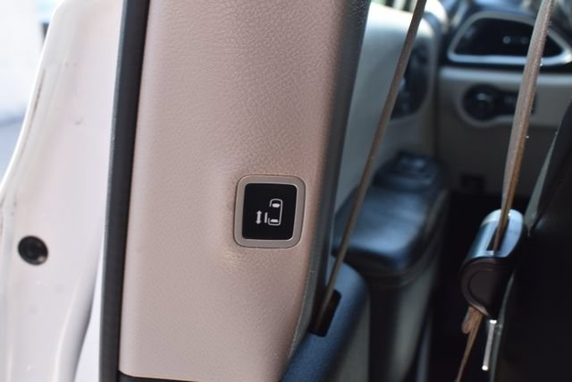 Used 2020 Chrysler Pacifica Touring-L FWD image 35