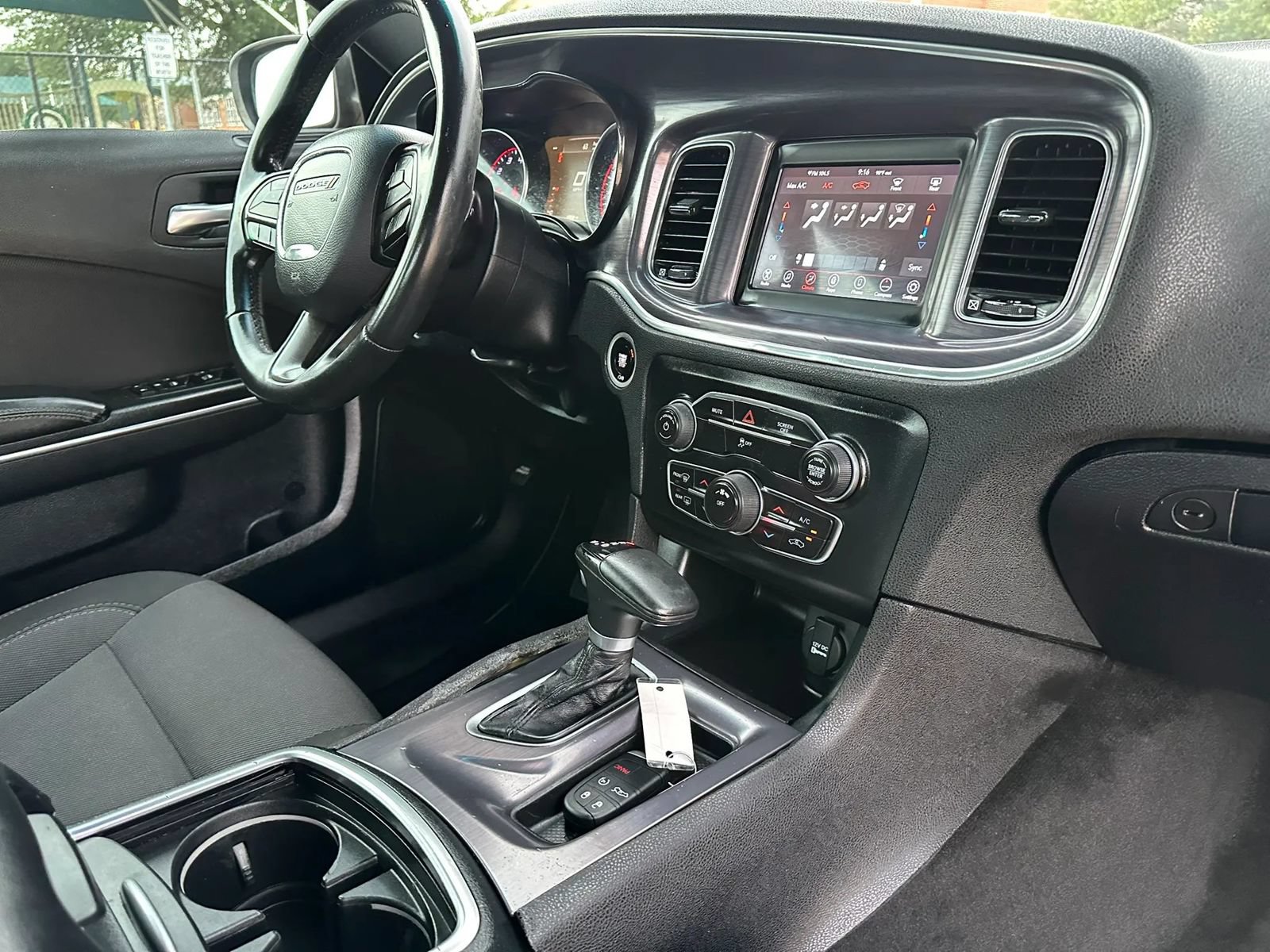 Used 2017 Dodge Charger SE RWD image 28
