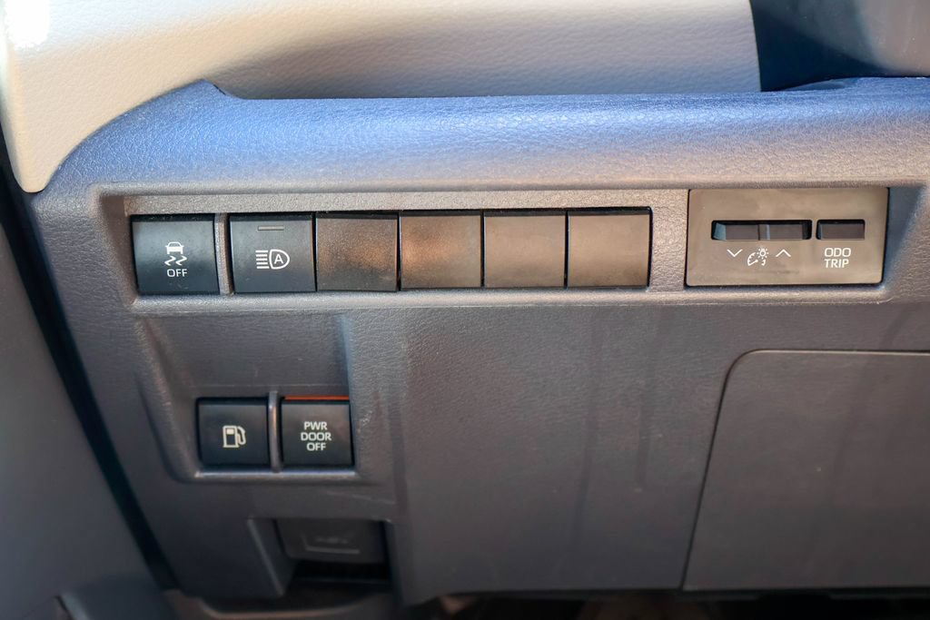 Used 2021 Toyota Sienna XLE FWD image 20