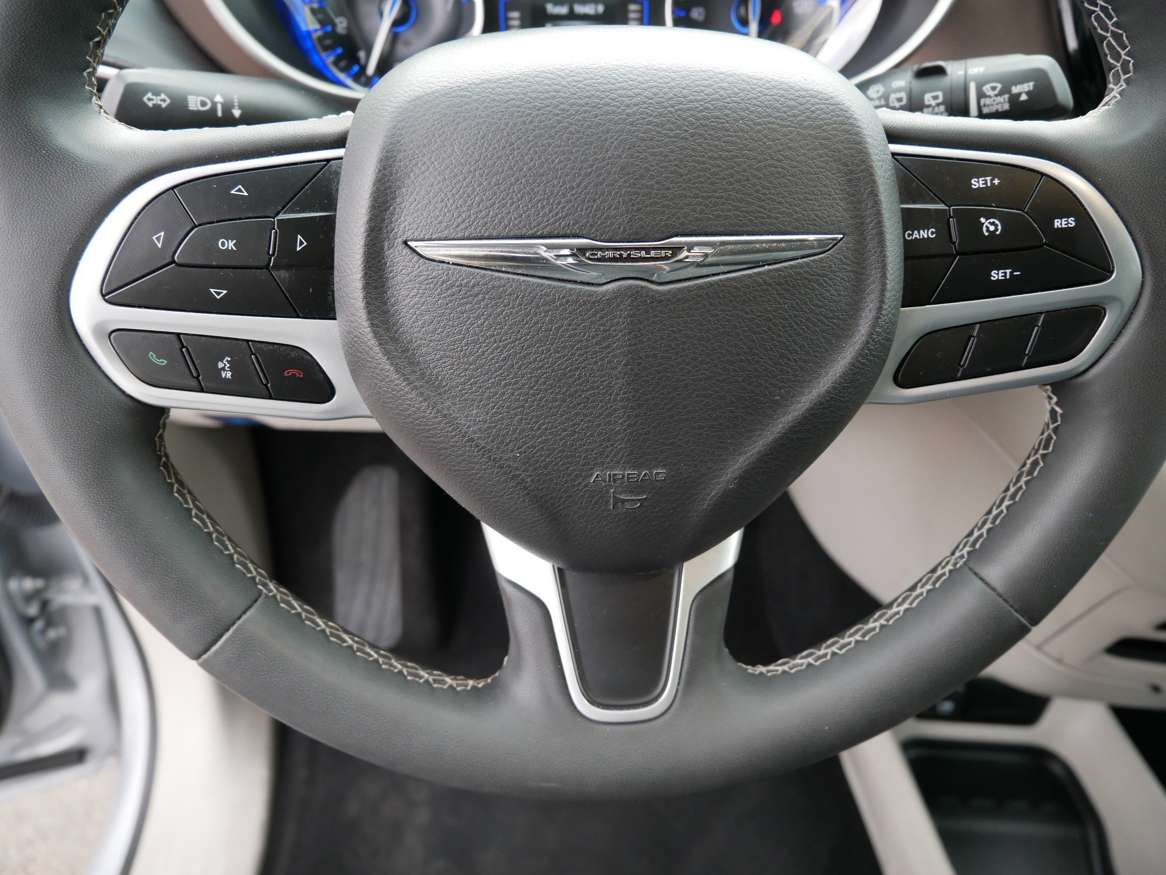 Used 2023 Chrysler Voyager LX image 25