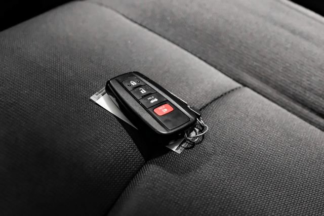 Used 2021 Toyota Corolla LE image 63