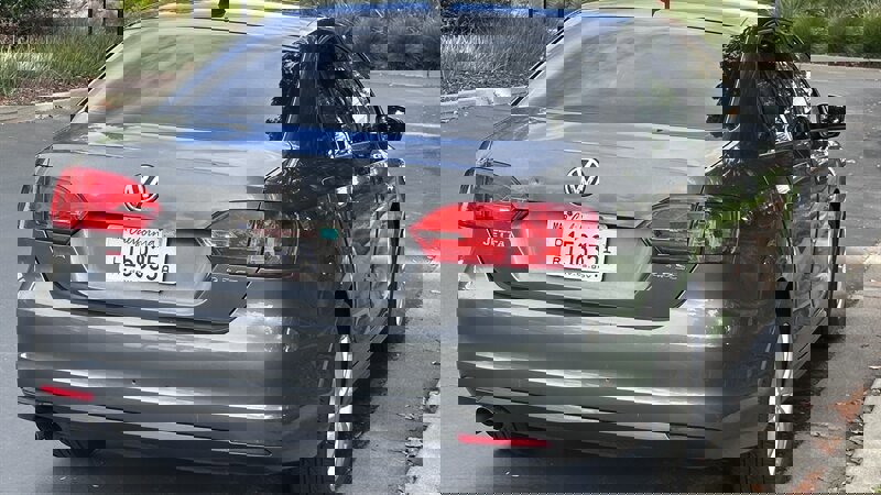 Used 2011 Volkswagen Jetta SE image 4