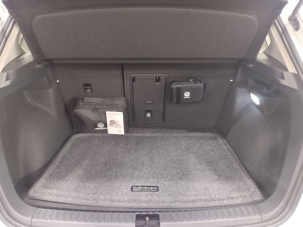 Used 2025 Volkswagen Taos SE image 18