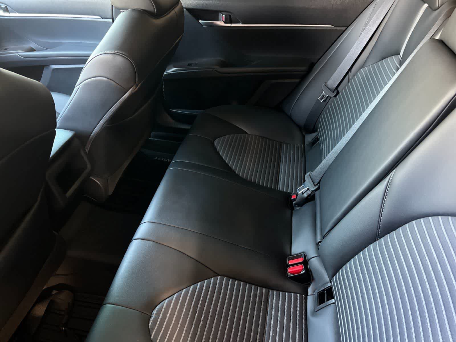 Used 2021 Toyota Camry SE w/ Convenience Package FWD image 5