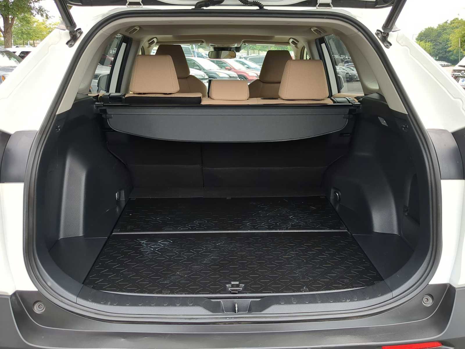 Used 2020 Toyota RAV4 XLE image 36