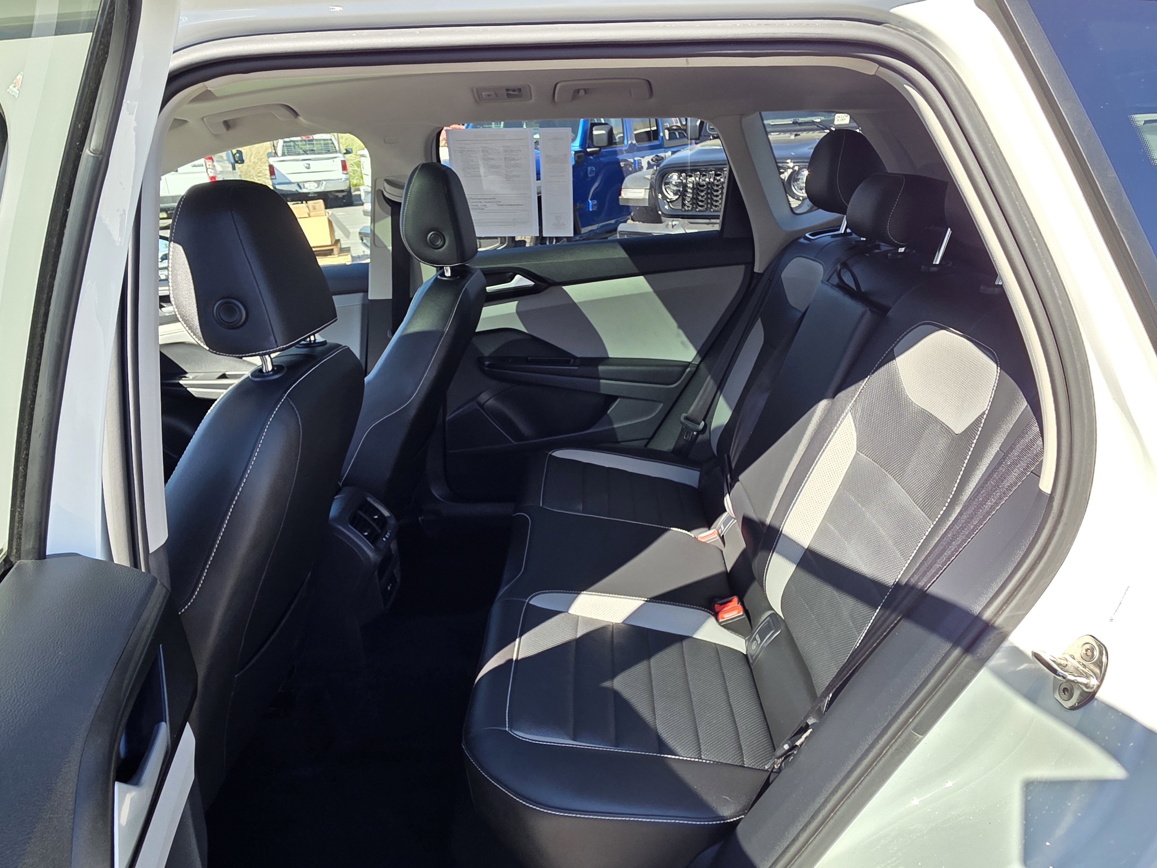 Used 2023 Volkswagen Taos SEL image 18