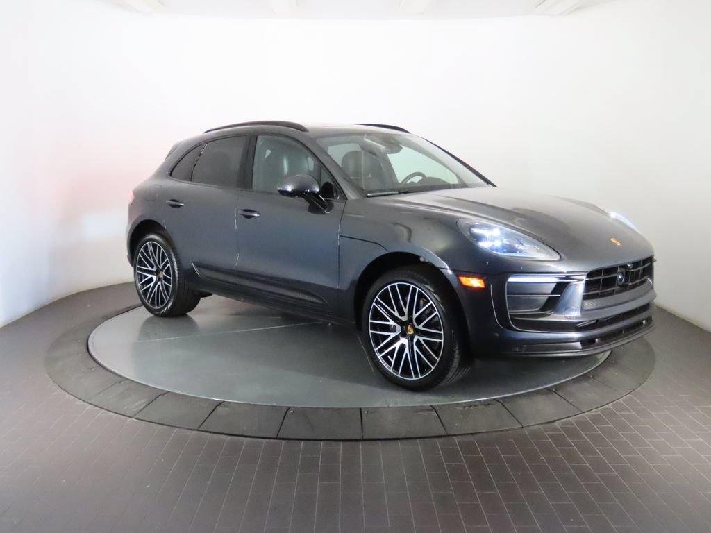 Certified 2026 Porsche Macan AWD/4WD image 9
