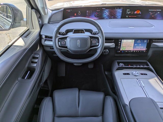 New 2025 Lincoln Navigator Reserve image 18