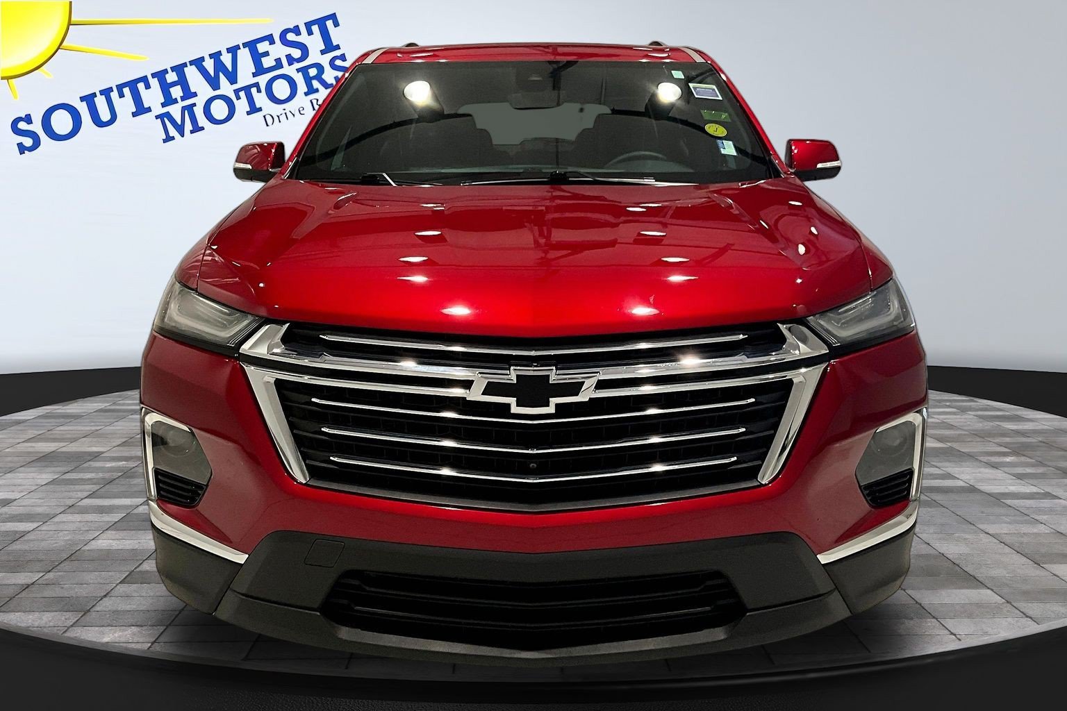 Used 2023 Chevrolet Traverse LT w/ Rear Camera Mirror Package AWD/4WD image 2