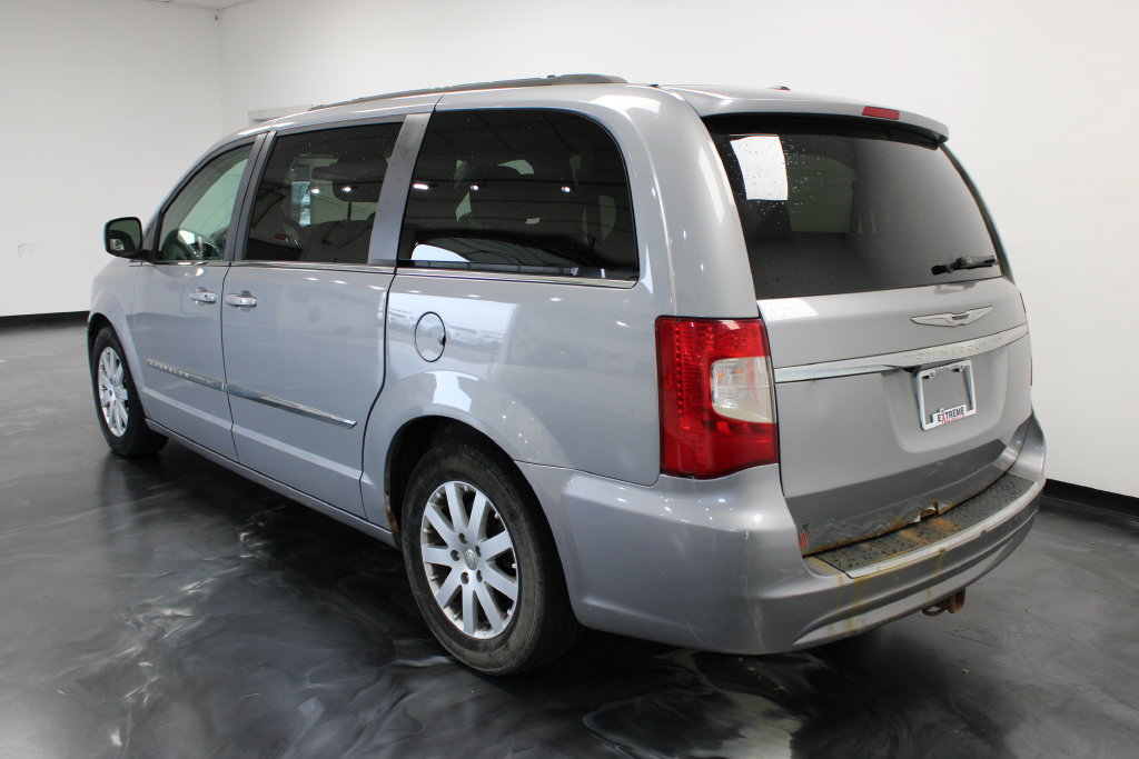 Used 2014 Chrysler Town & Country Touring FWD image 25