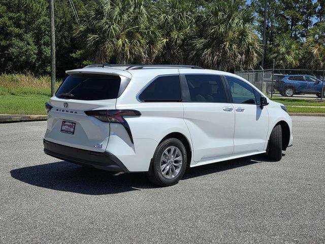 Certified 2024 Toyota Sienna XLE FWD image 5
