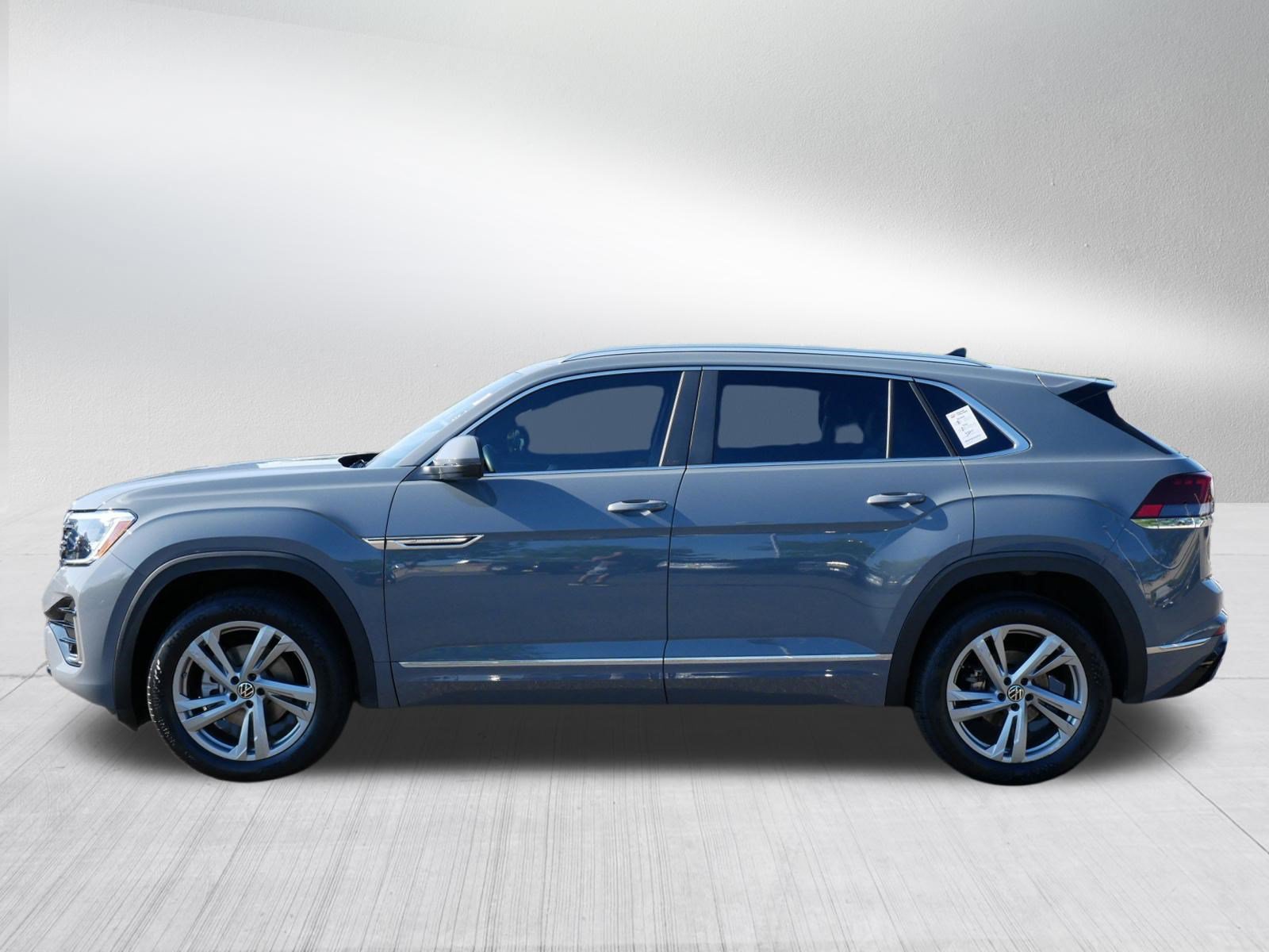 Certified 2024 Volkswagen Atlas Cross Sport SEL R-Line AWD/4WD image 4