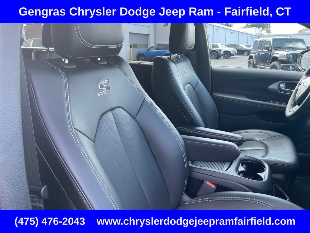 Certified 2024 Chrysler Pacifica Touring-L w/ S Appearance Package AWD/4WD image 20