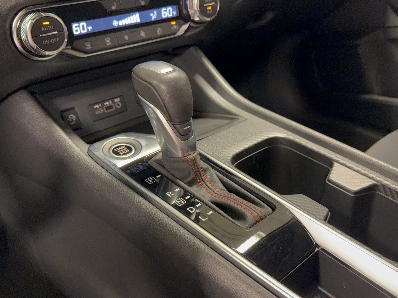 Used 2025 Nissan Sentra SR w/ Midnight Edition FWD image 21