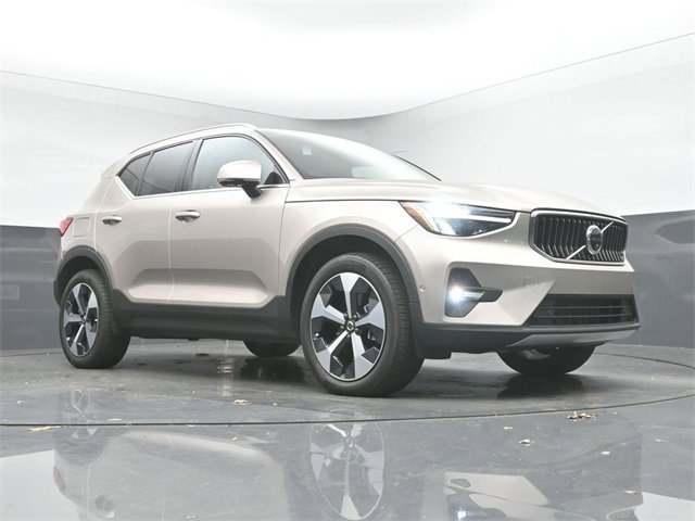 Used 2024 Volvo XC40 B5 Plus w/ Protection Package Premier image 9