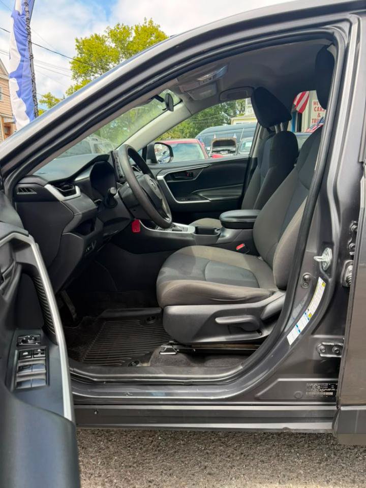 Used 2022 Toyota RAV4 LE AWD/4WD image 18