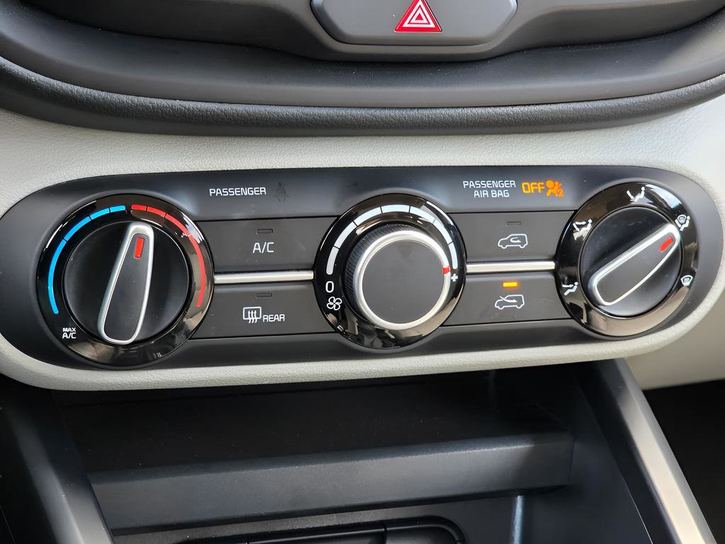 Used 2025 Kia Soul LX FWD image 30