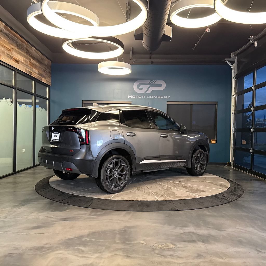 Used 2025 Nissan Kicks SR FWD image 3